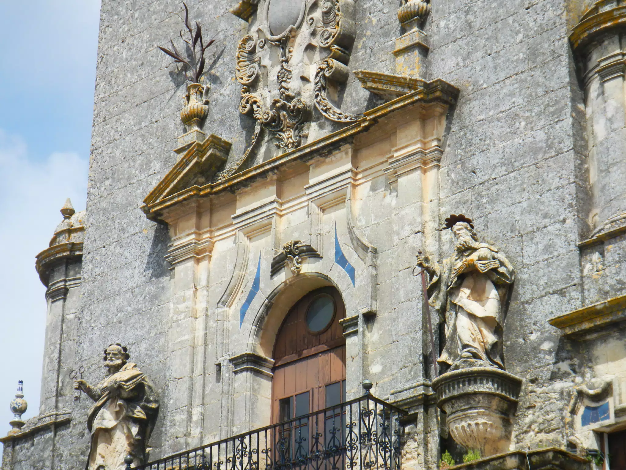 Details on the Iglesia de Santa María