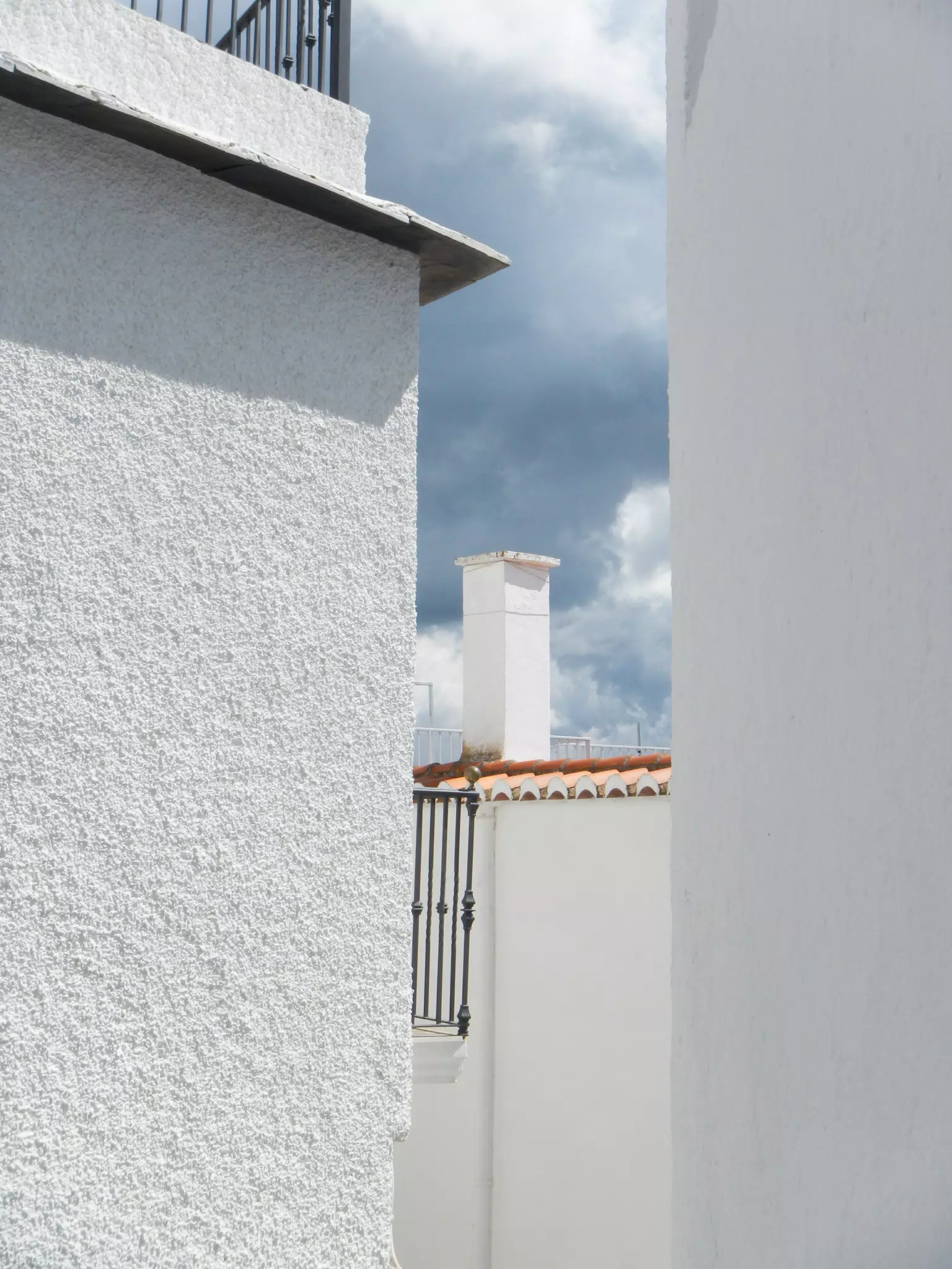 Roofline Through Ally in Cañar
