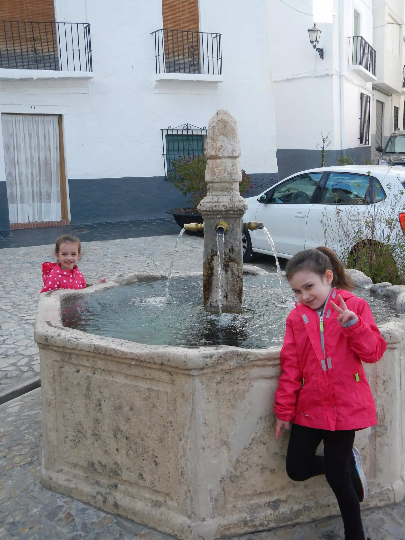 Liesl and Luciana at the Cañar Fountain