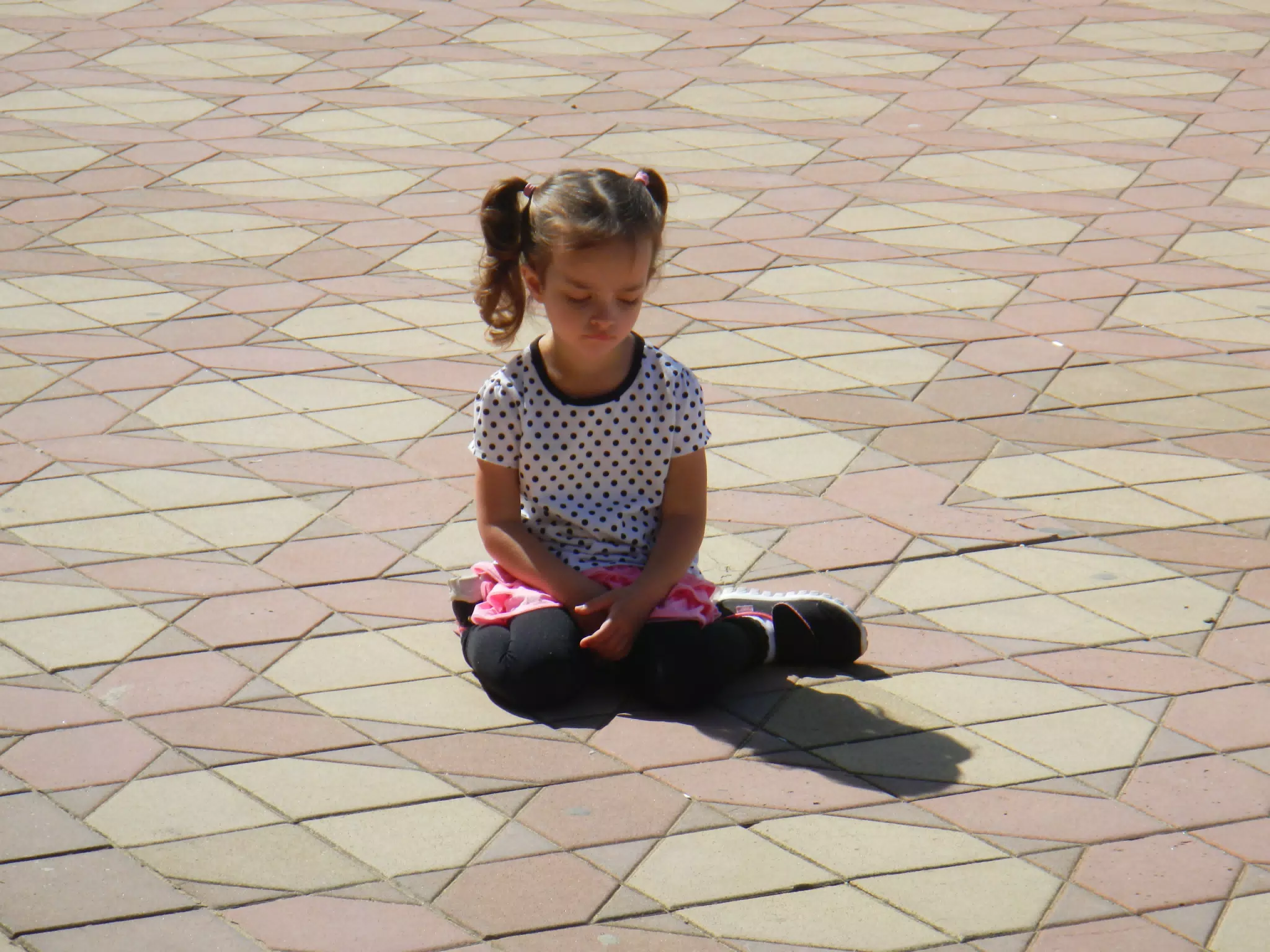 Unhappy Ciana in the Plaza de España