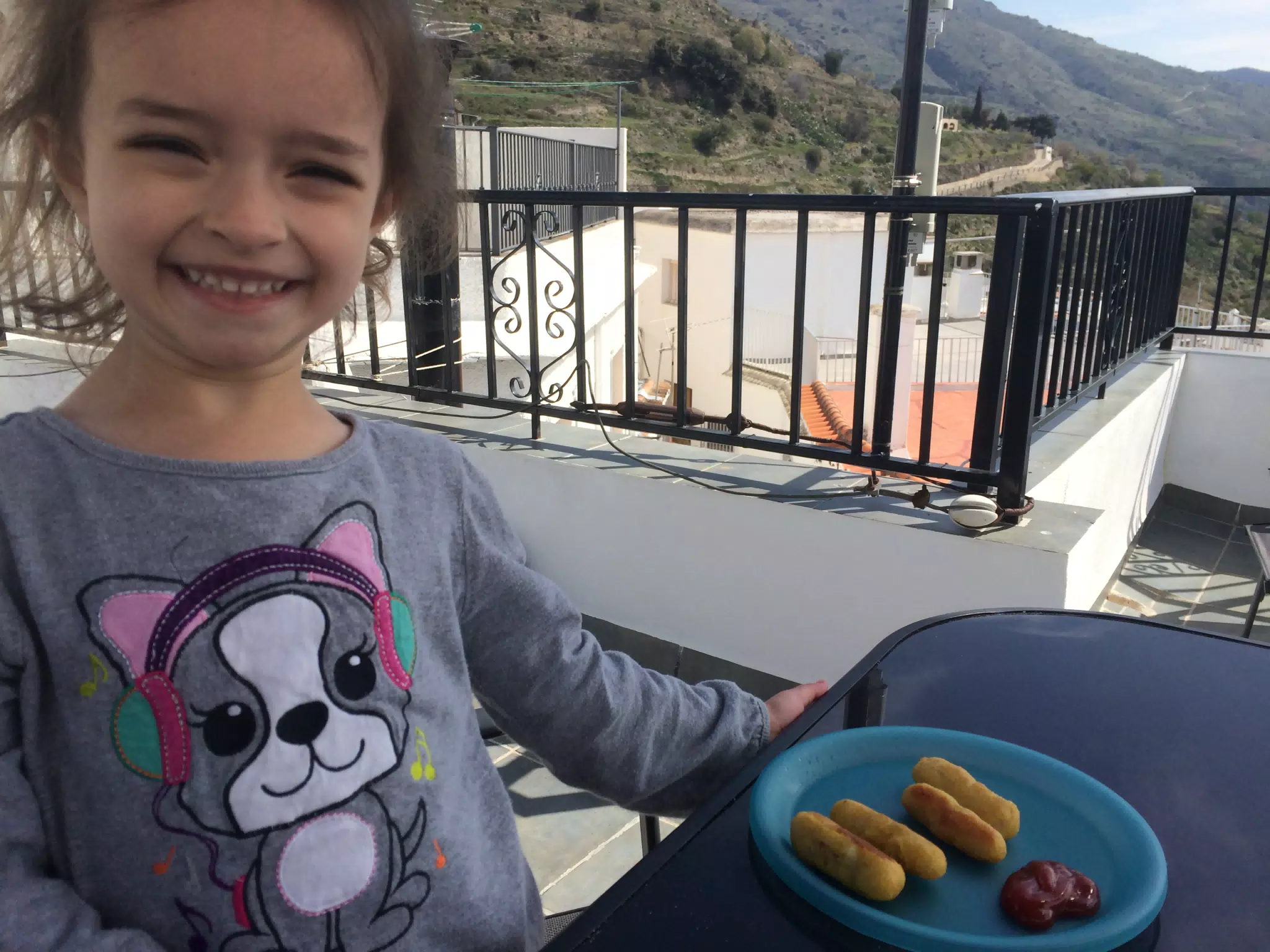 Luciana Loves Fish Fingers