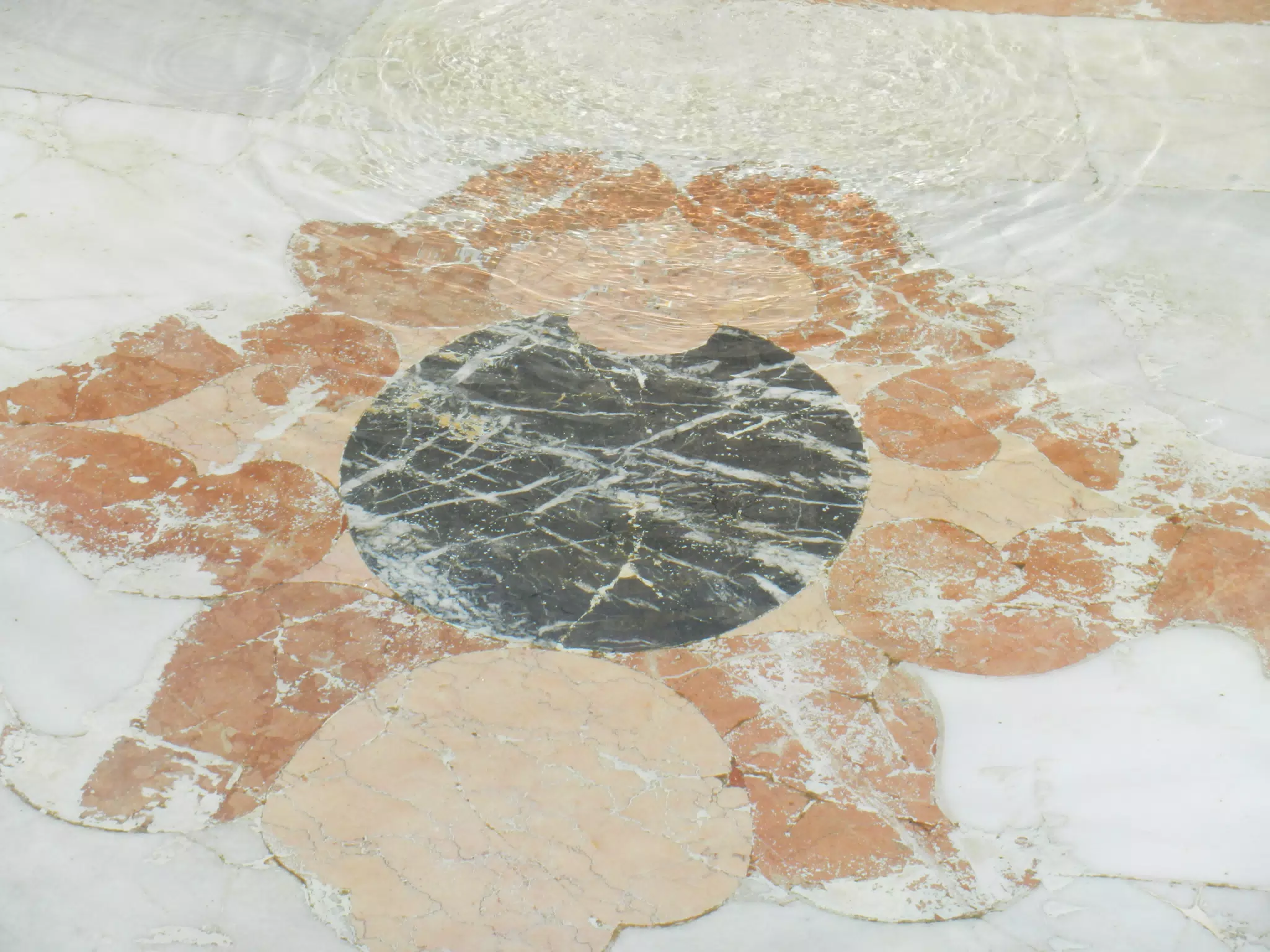 Details Under Water in Fountain