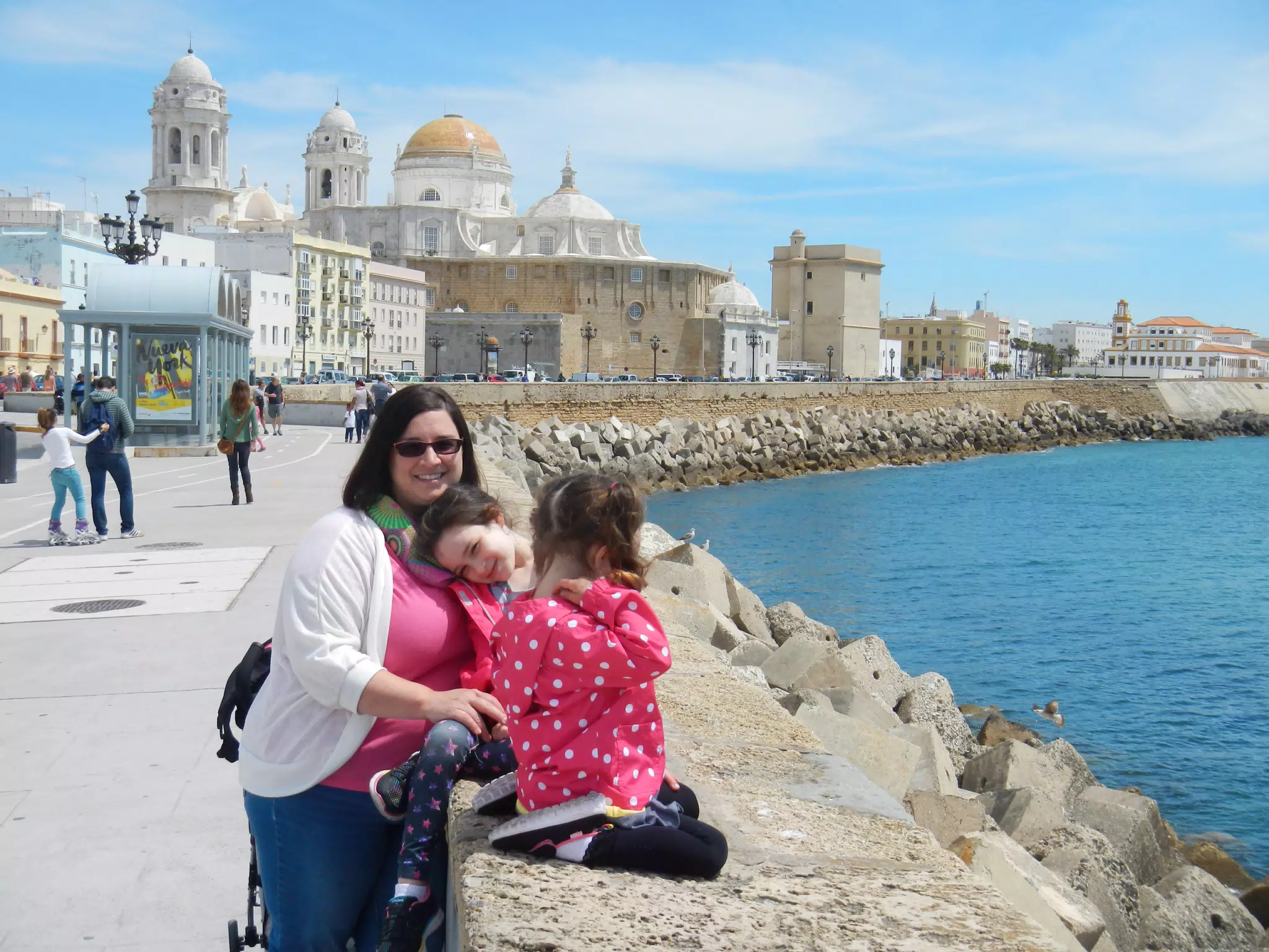 The Family in Cádiz by the Ocean