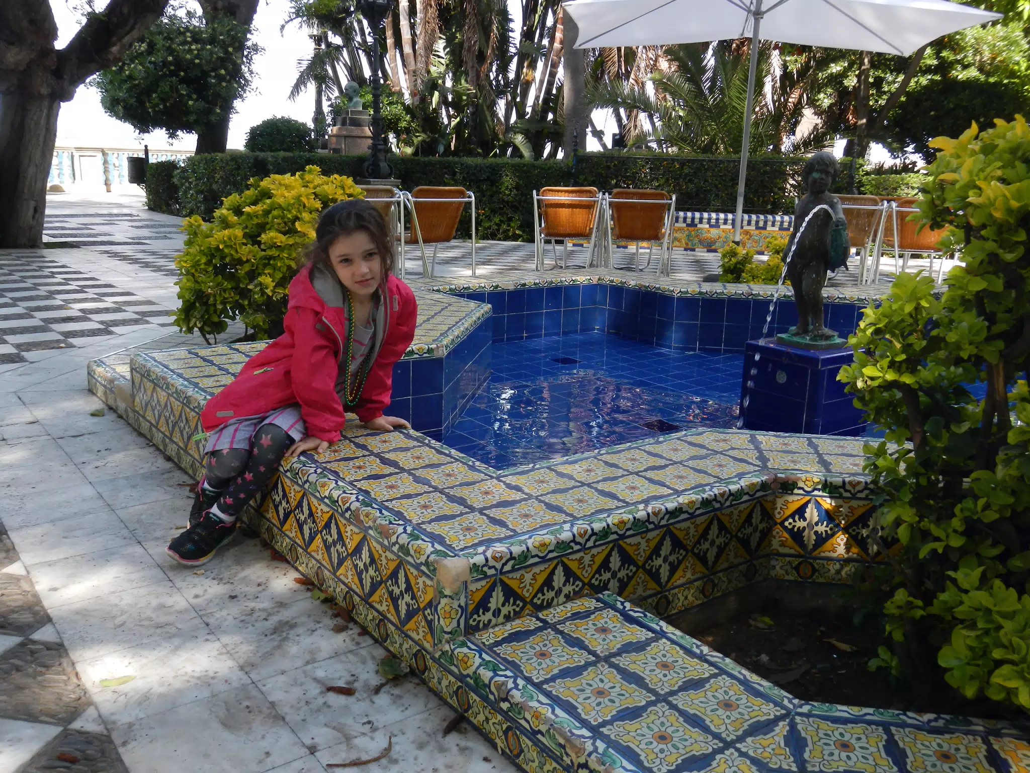 Liesl on Fountain in the Cádiz Alemeda