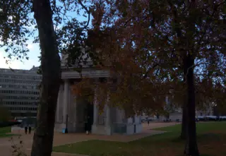 Wellington Arch through Park