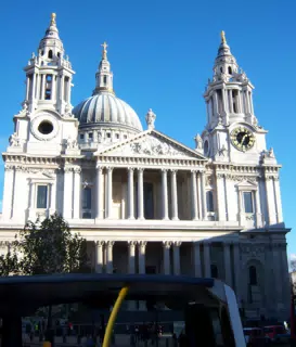 Saint Pauls Cathedral from Tour Bus
