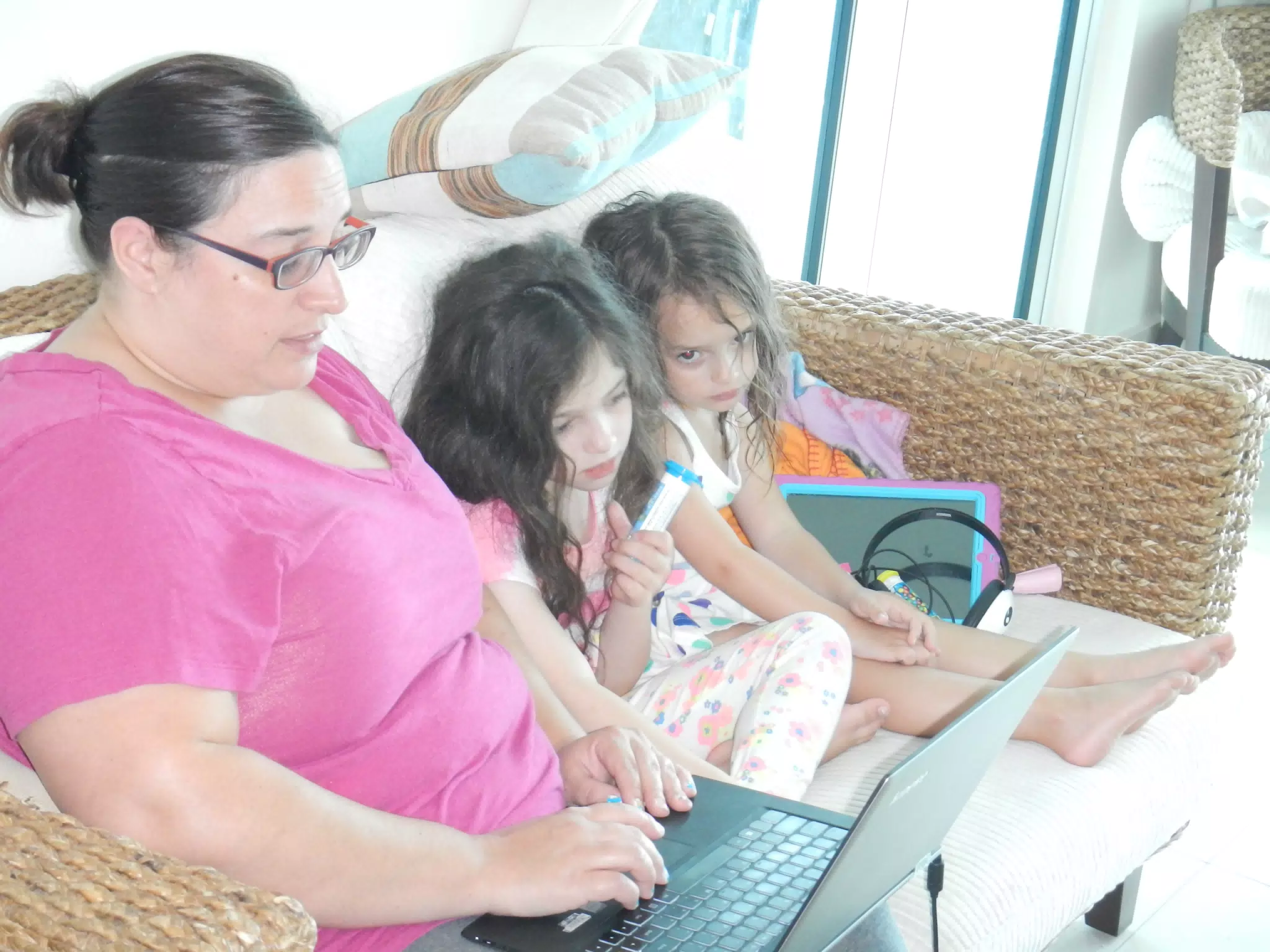 Dominica, Liesl & Luciana Using the Laptop in Panama