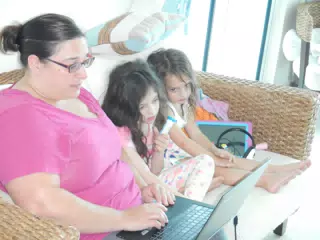 Dominica, Liesl & Luciana Using the Laptop in Panama