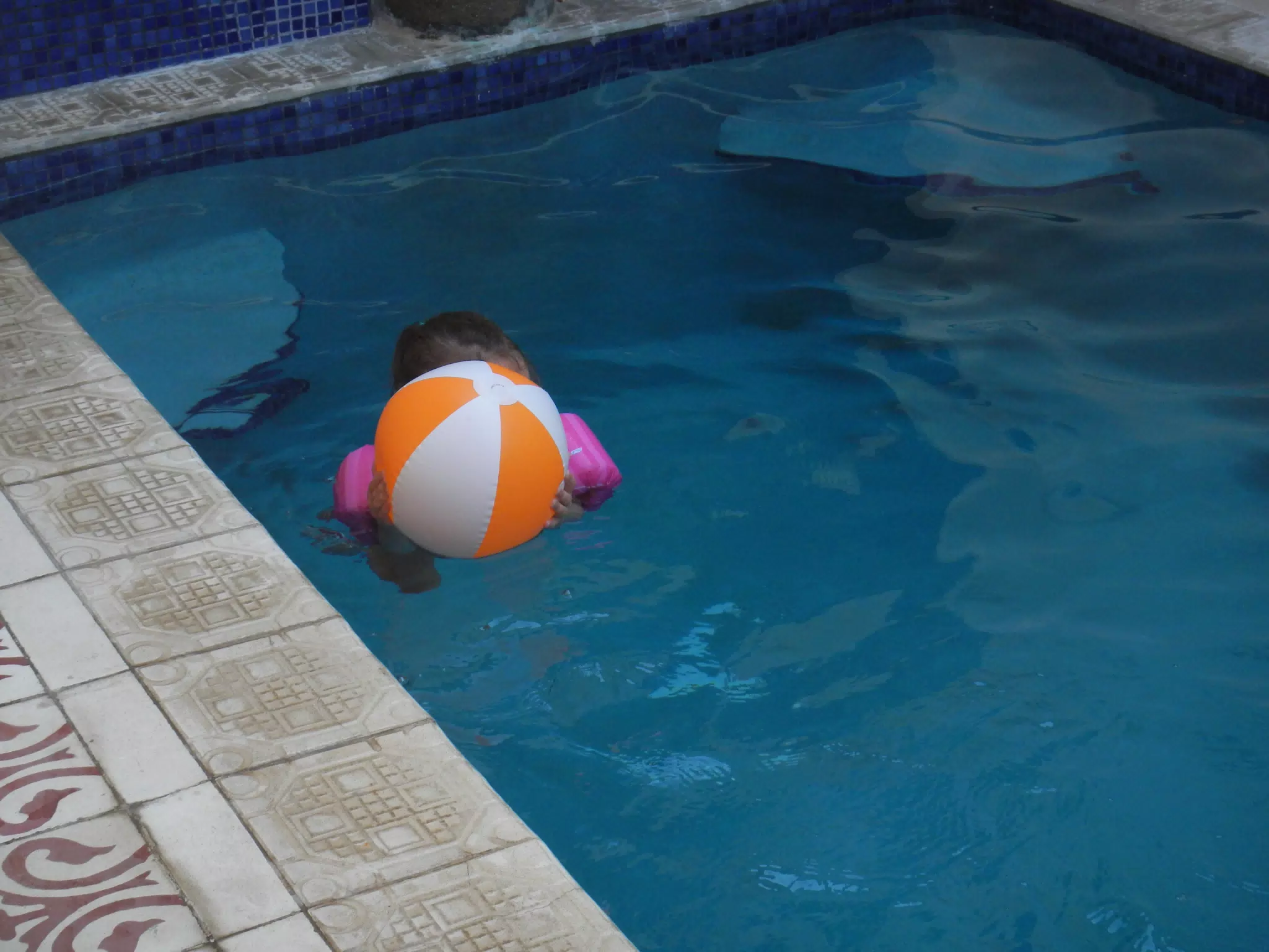 Luiana with the Ball in the Pool
