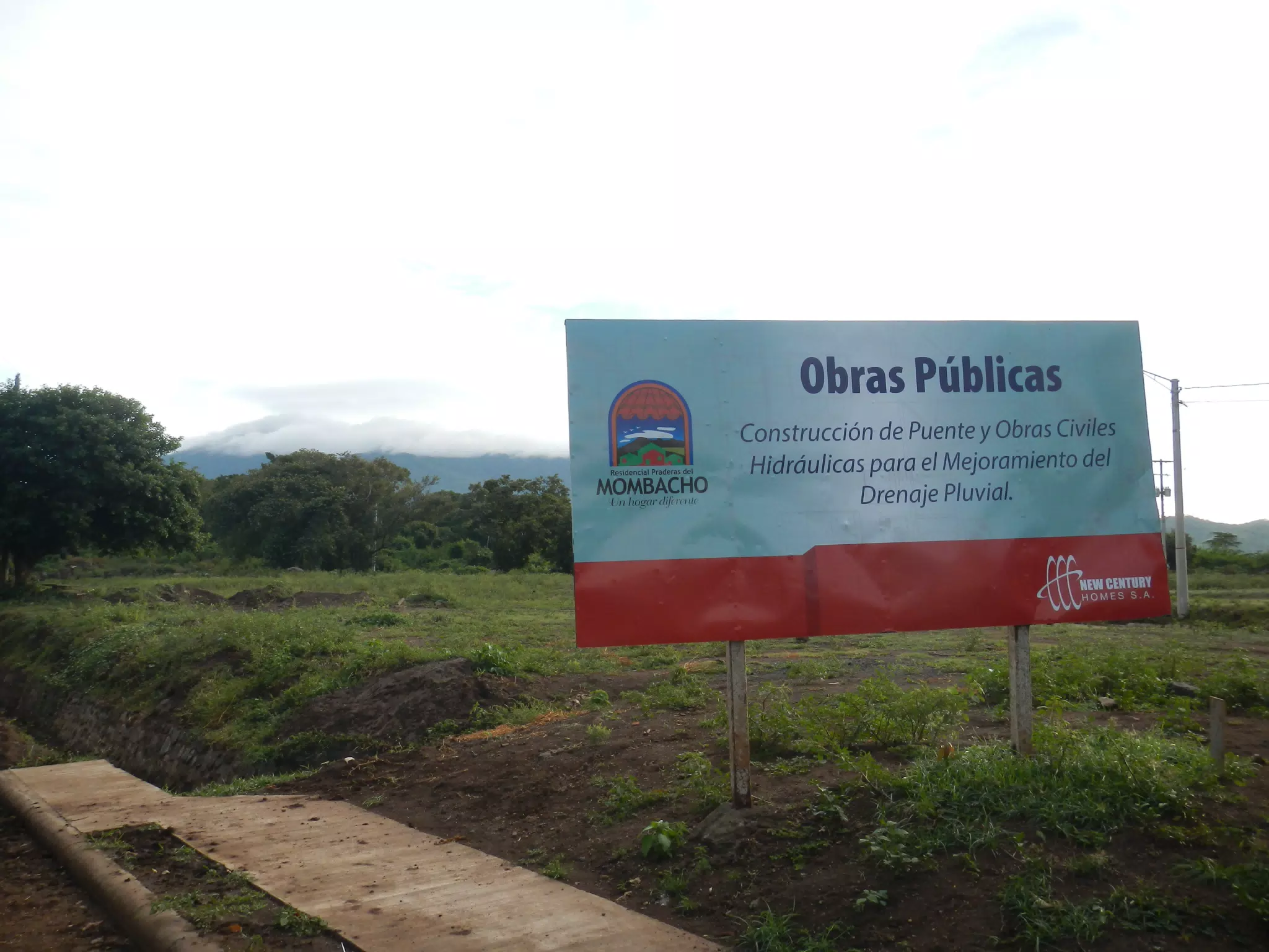 Obras Publicas for Mombacho Village with Mombacho Volcano Behind