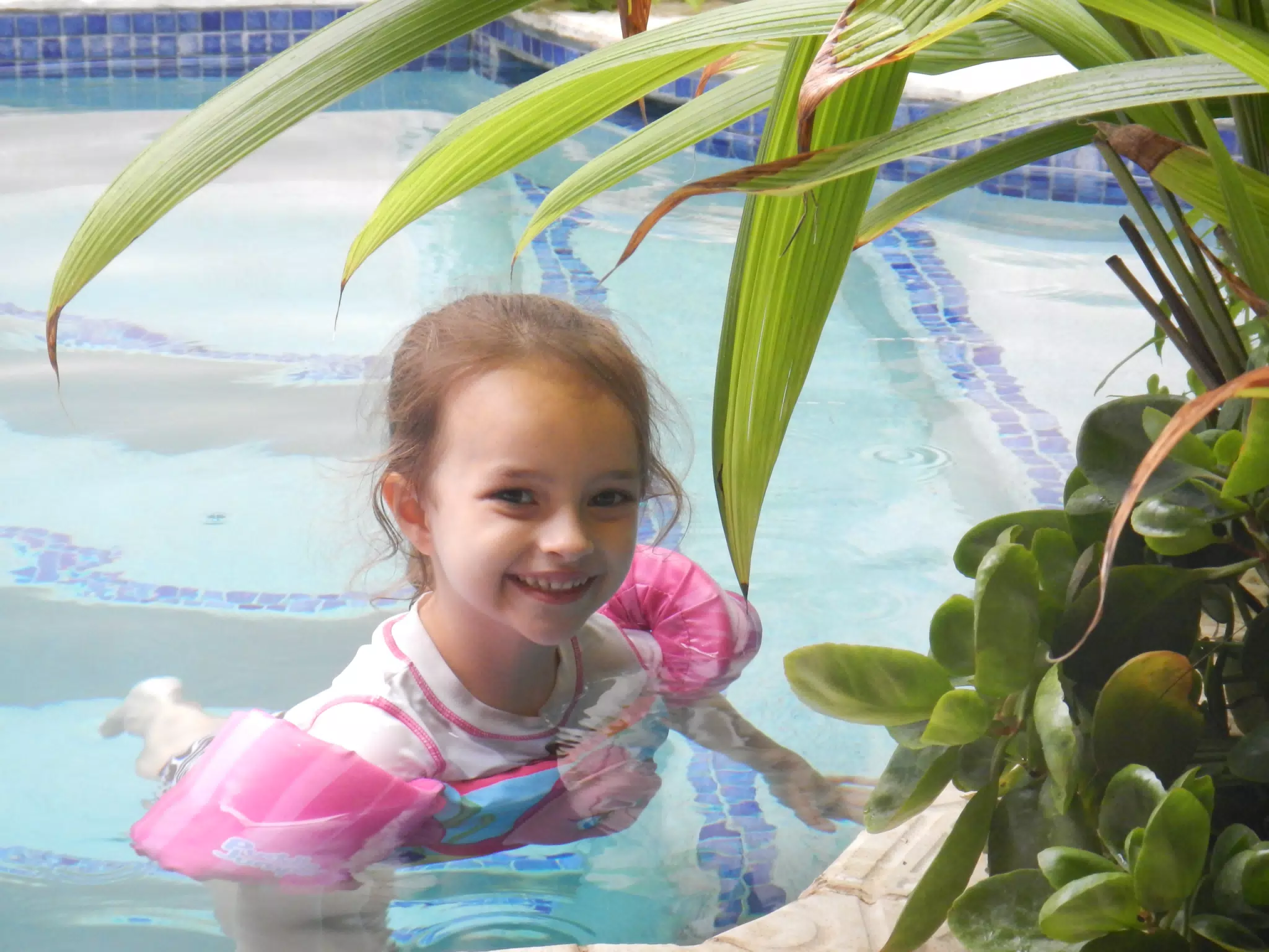 Luciana Loves the Pool