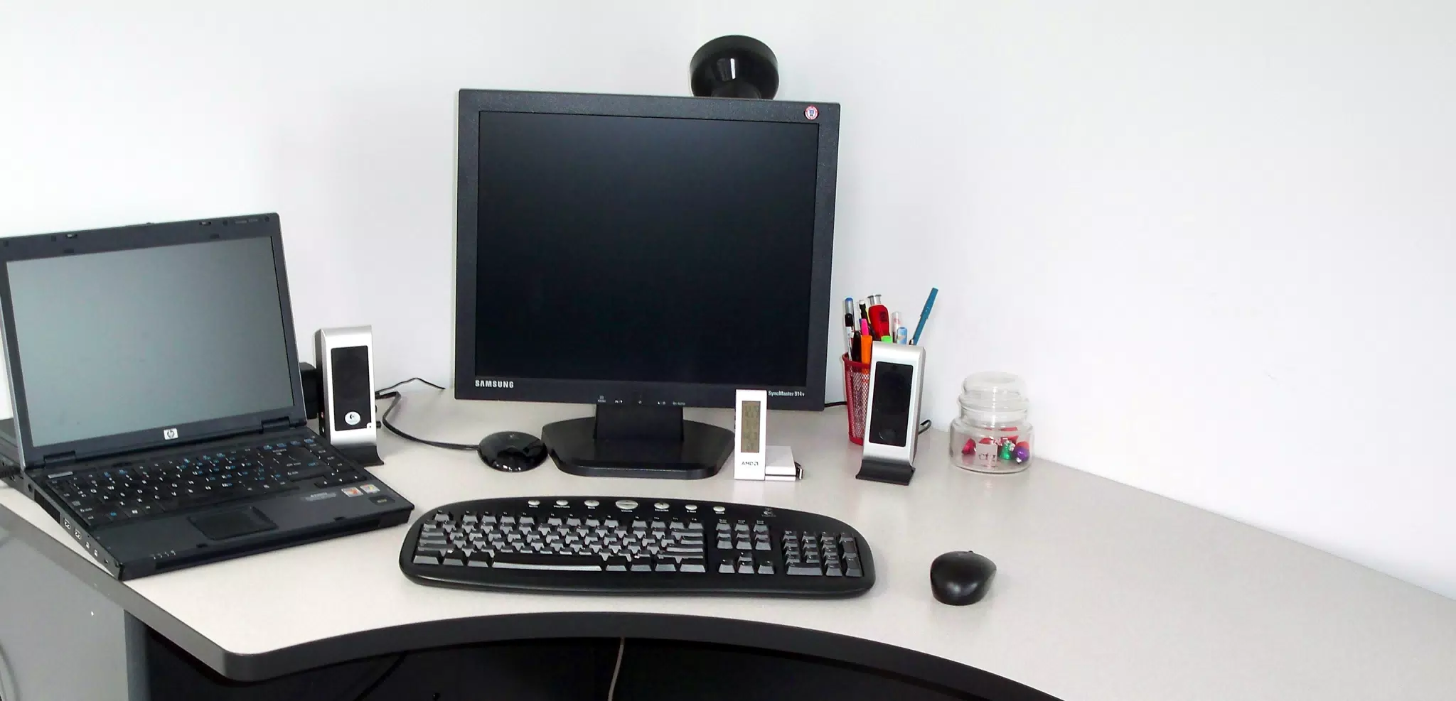 Dominicas Desk at Eleven80