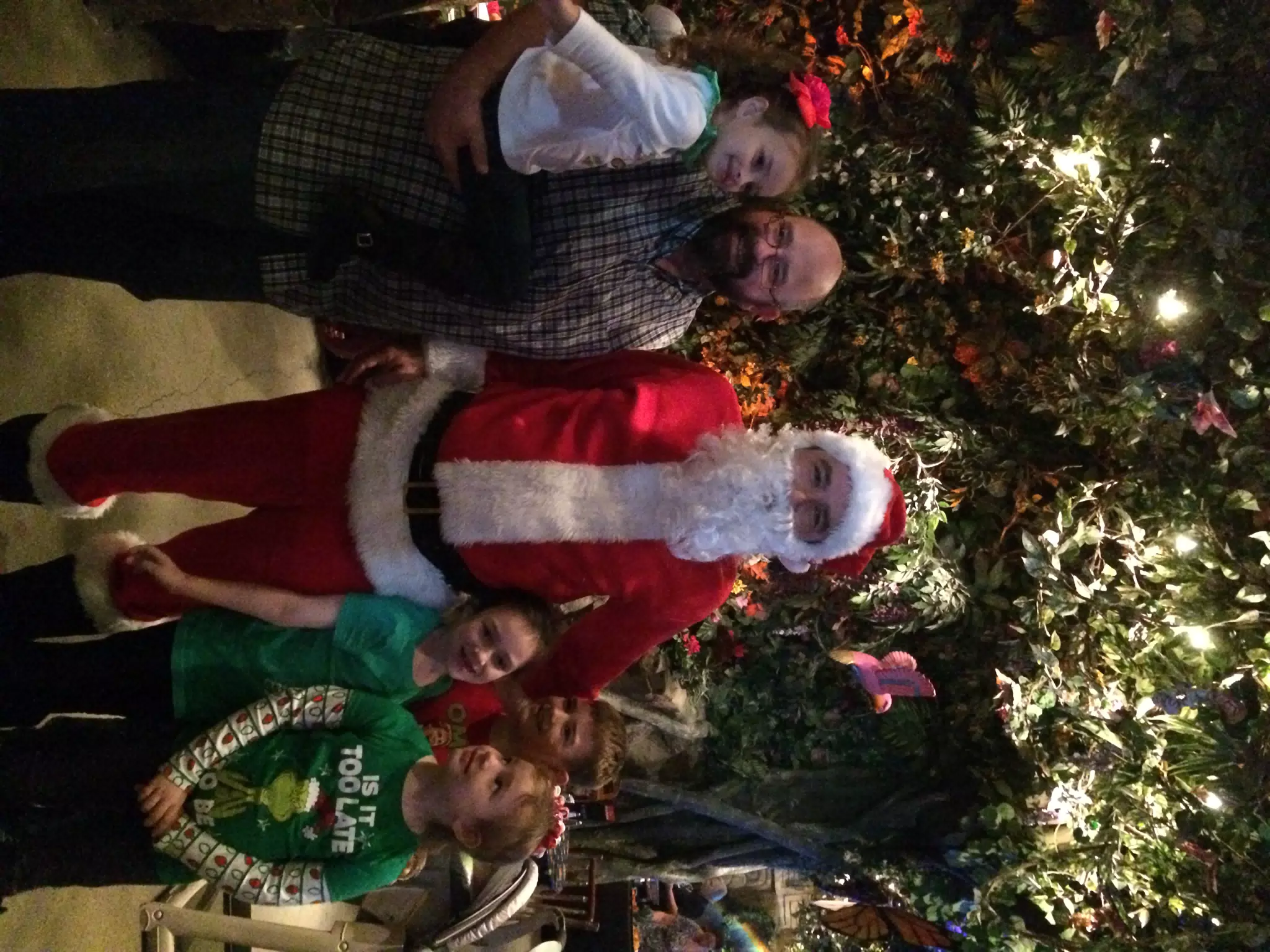 Seeing Santa at the Rainforest Cafe