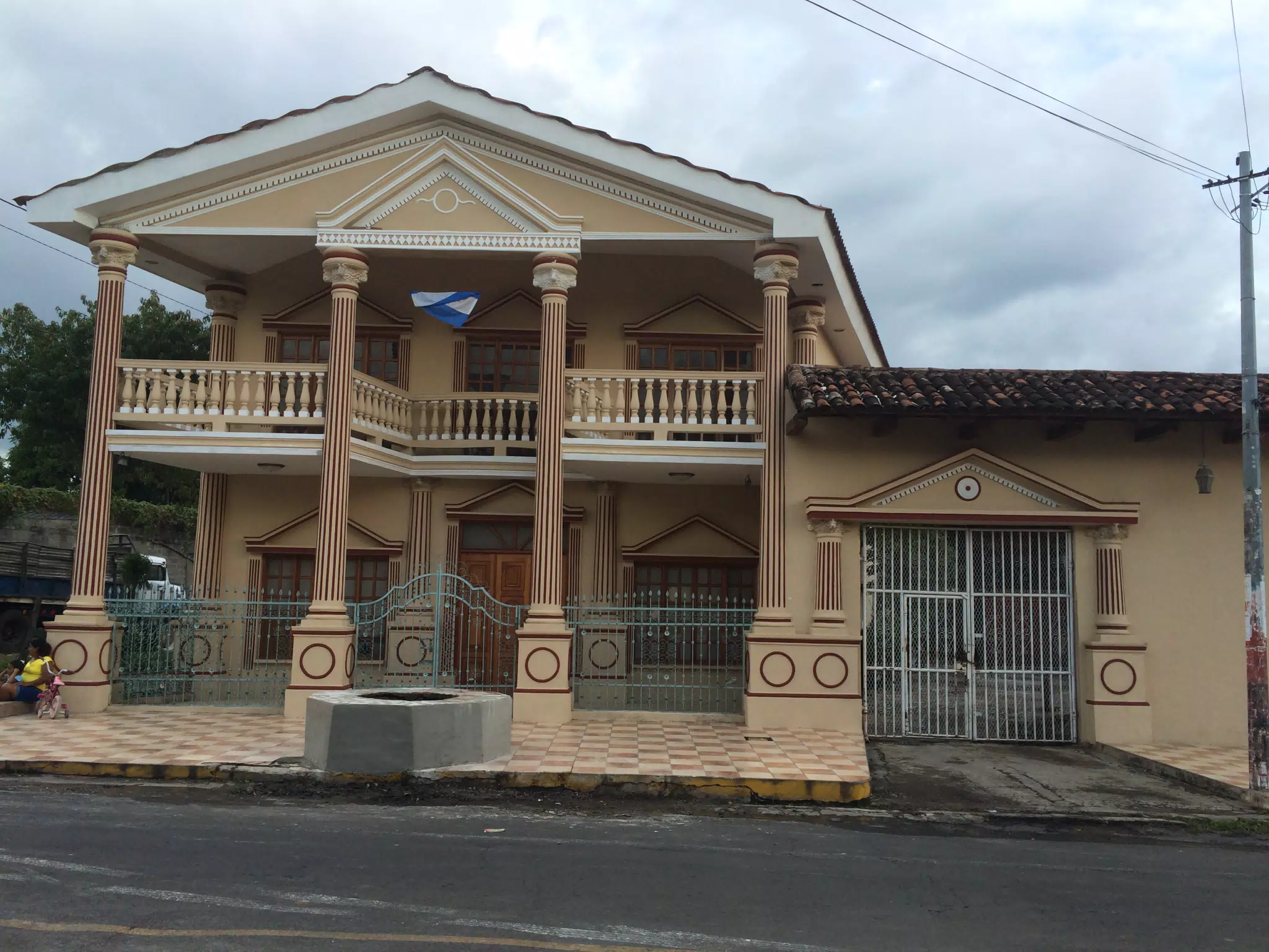 Large Fancy Home in Granada