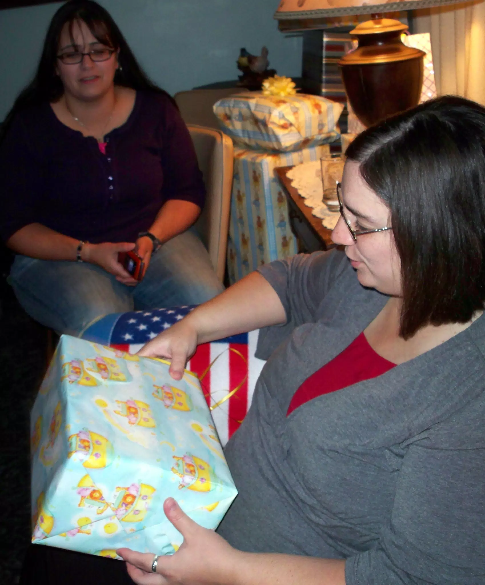 Baby Shower Dominica Opening Gifts