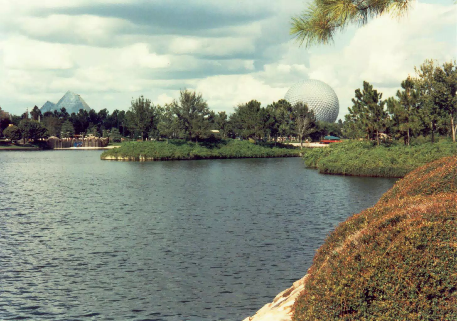 Epcot (Spaceship Earth and Journey Into Imagination) in Walt Disney World