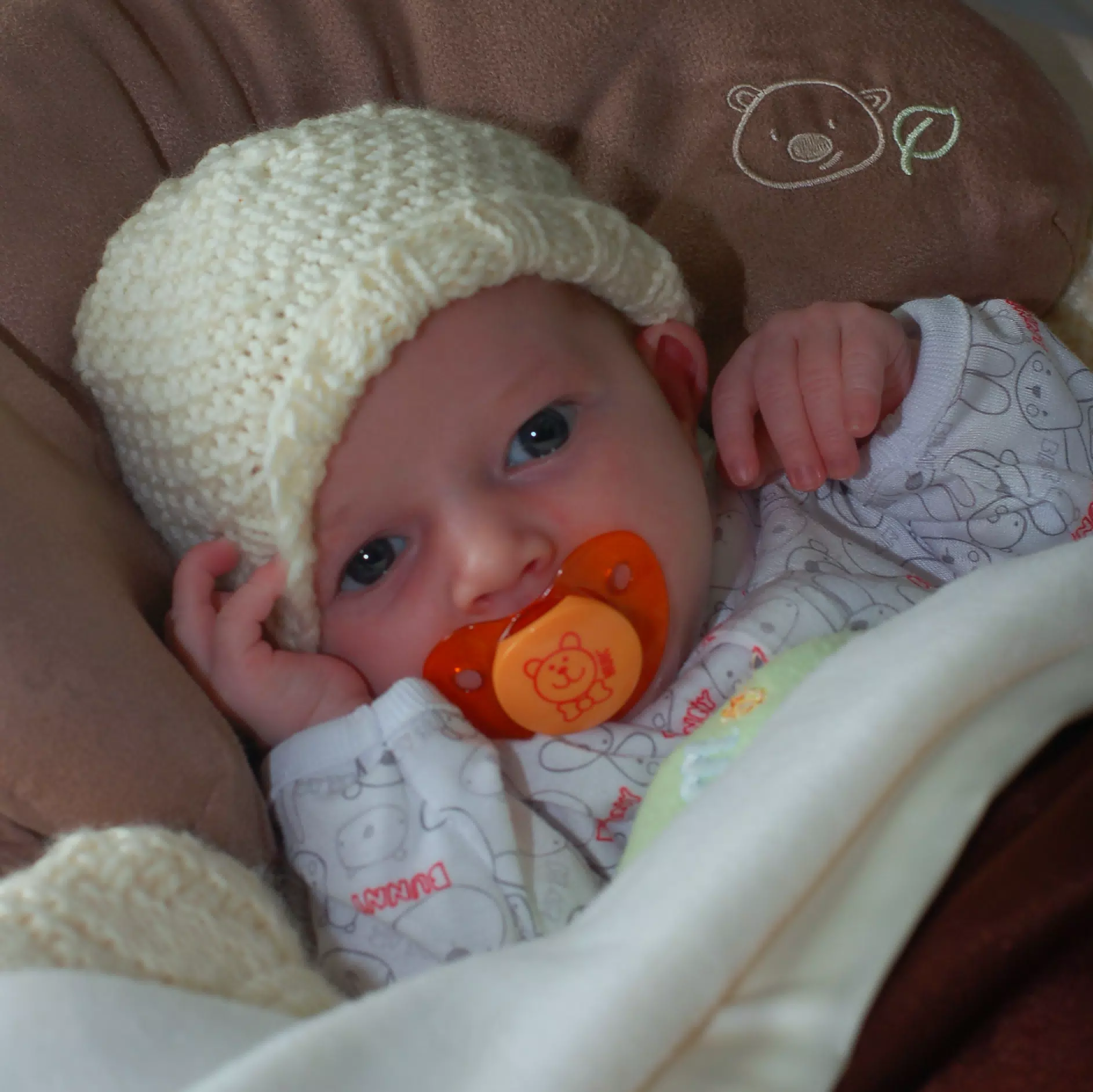 Liesl Grabbing Hat