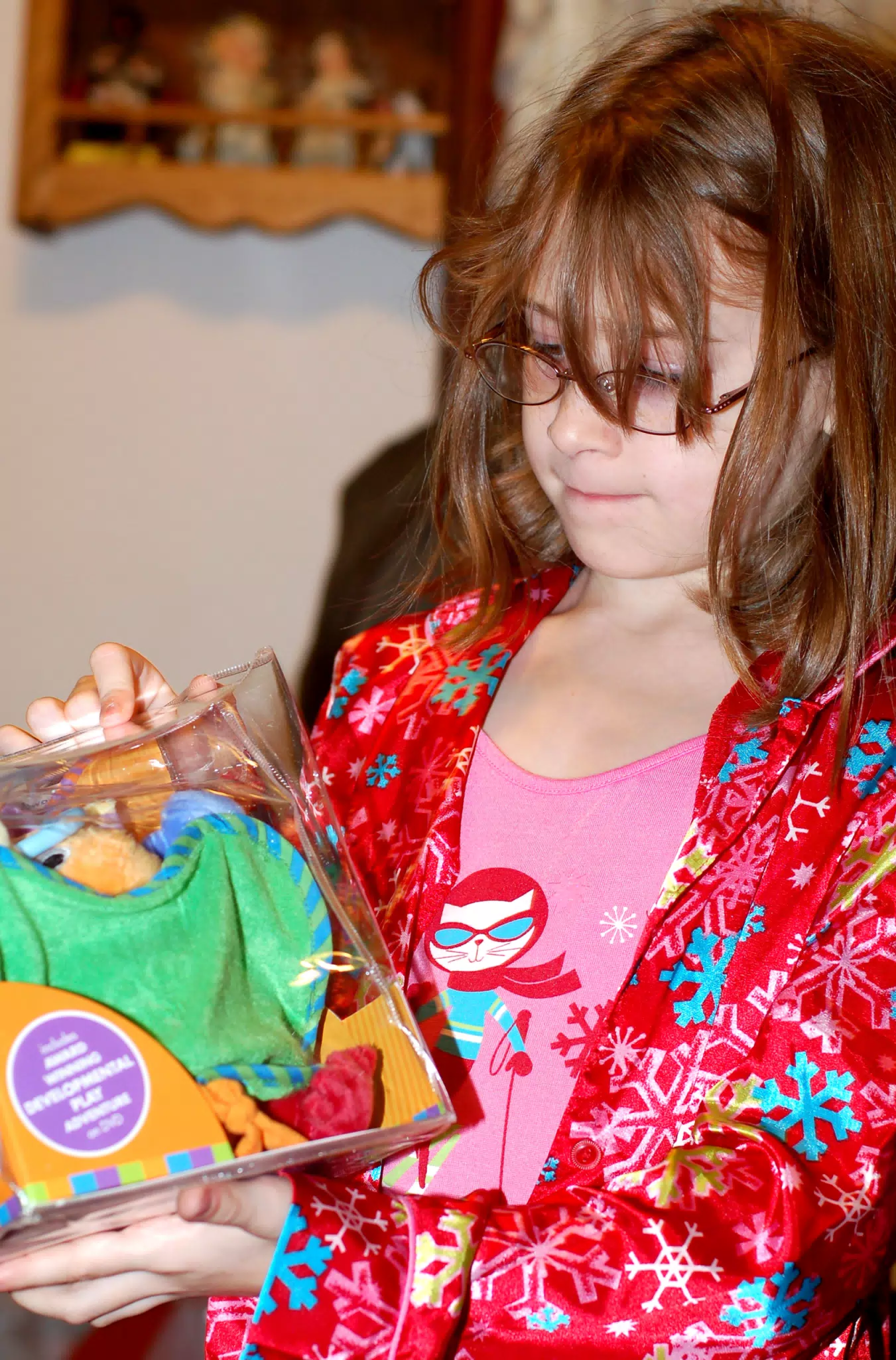 Madeline Showing Liesls Present