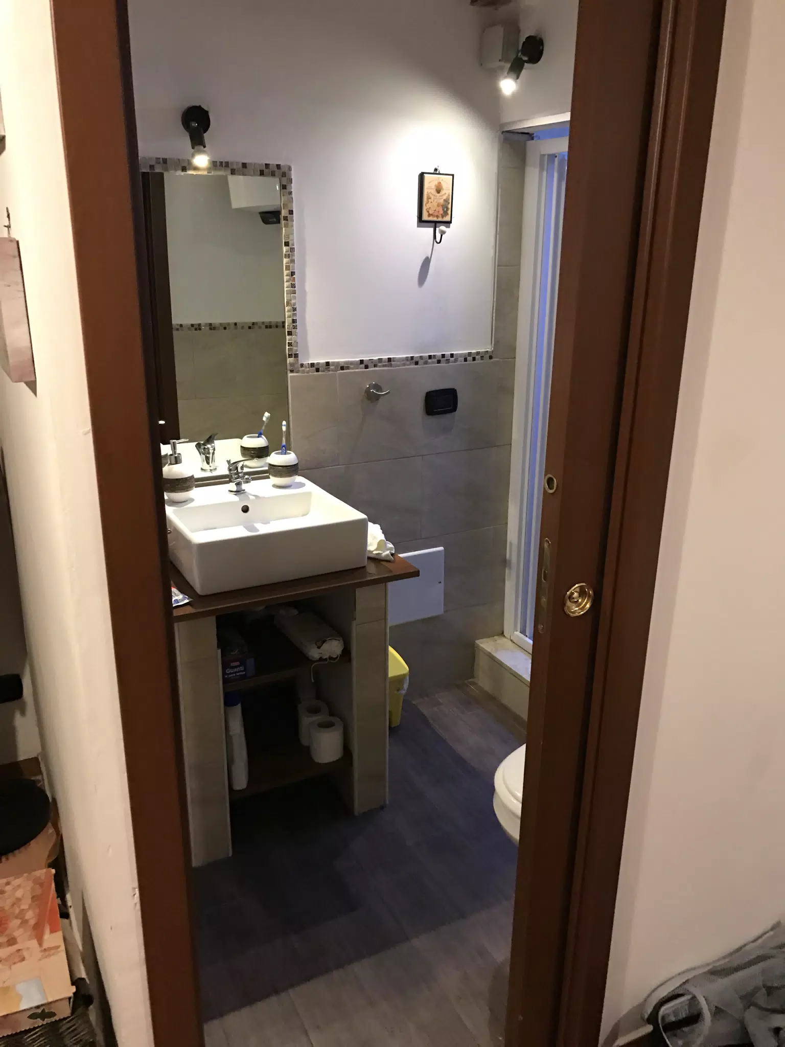Palermo Apartment Bathroom