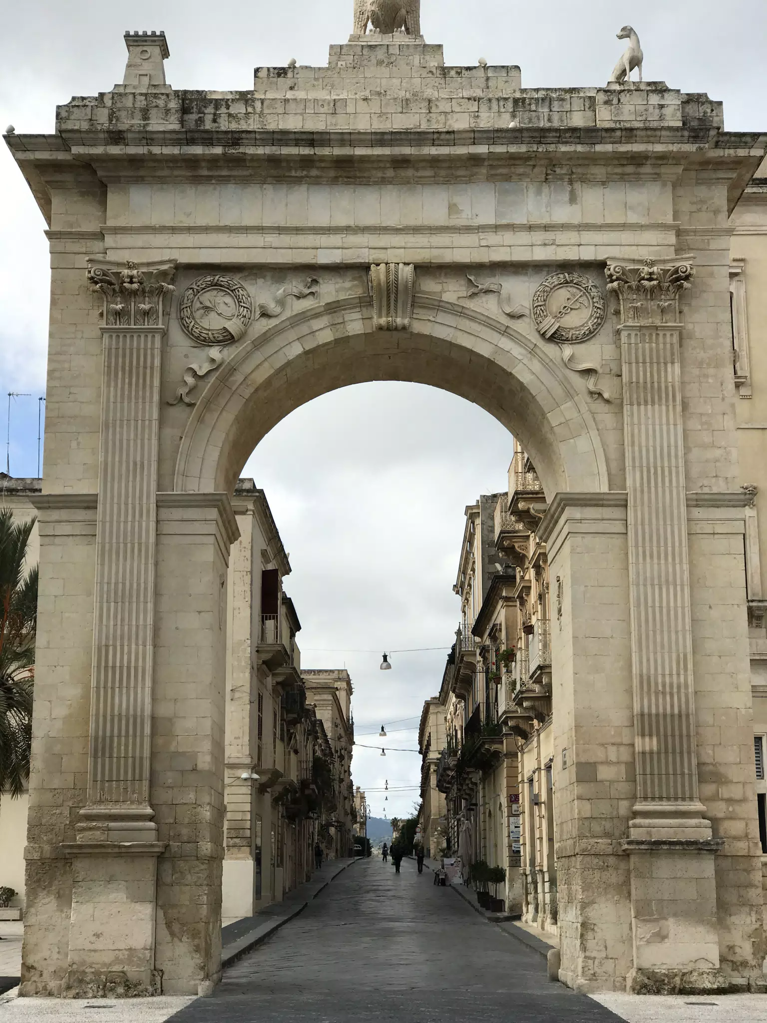 Noto Arch