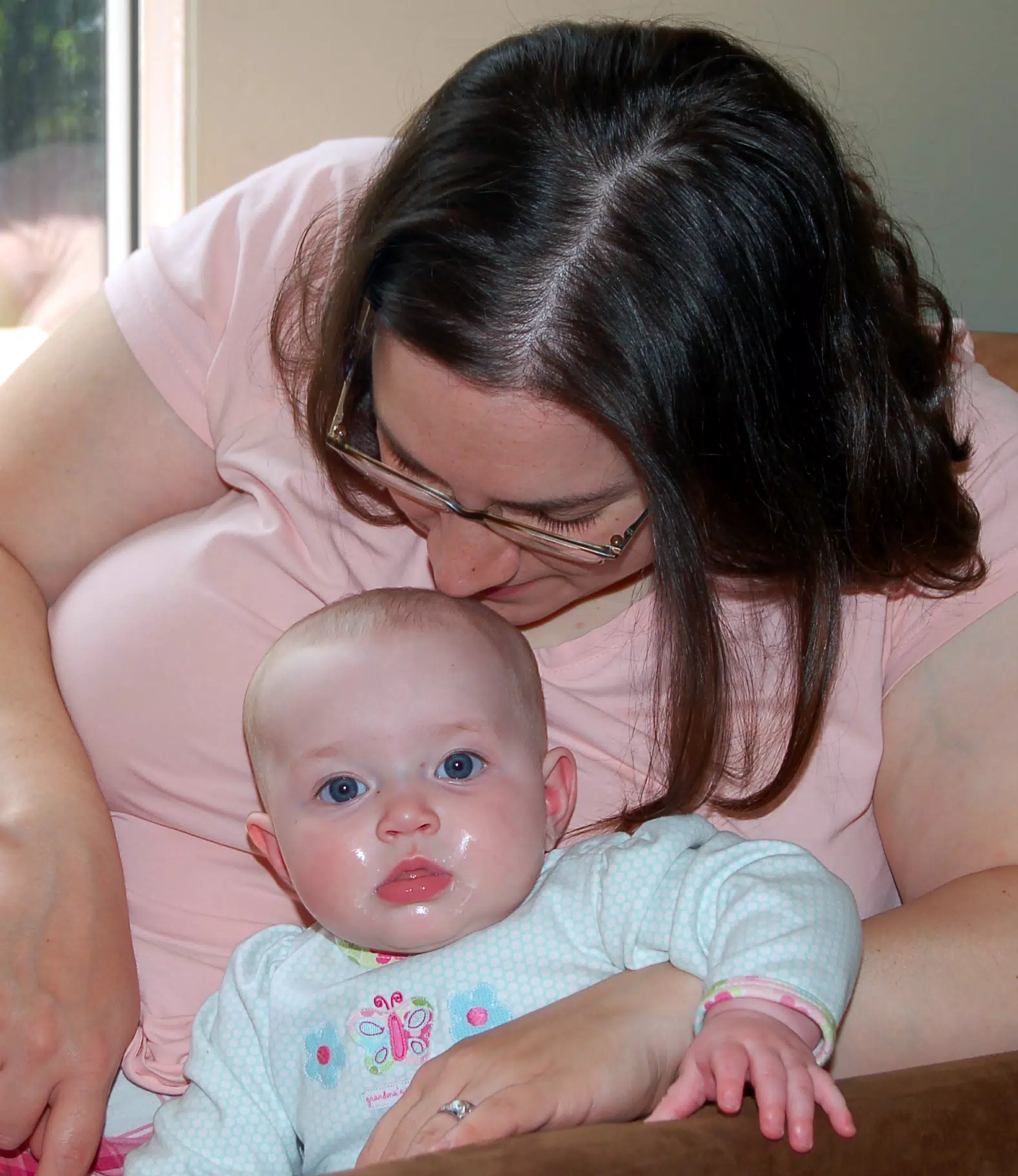 Dominica Kissing Liesl