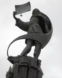 Figure Details on Fountain Top