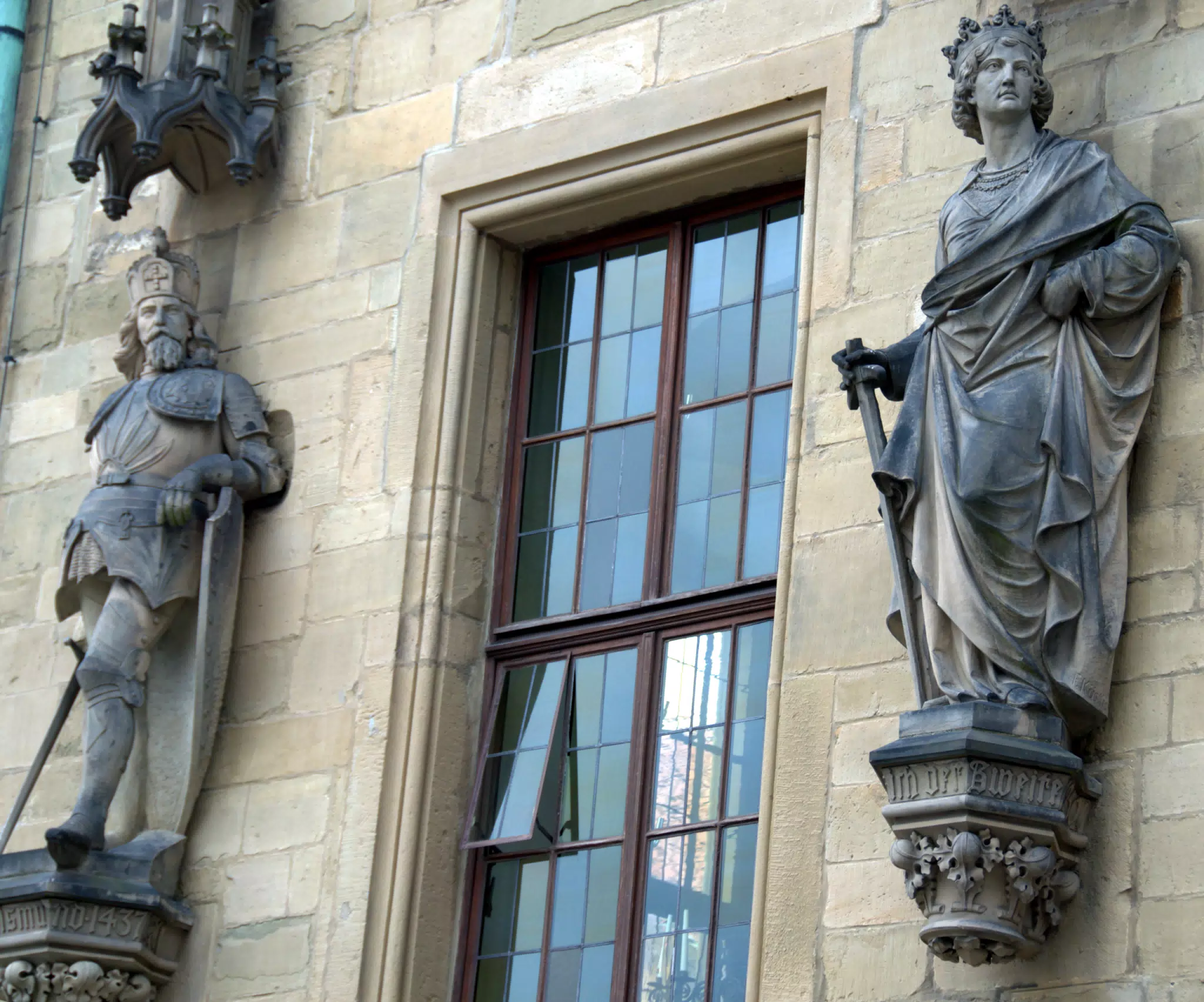 Rathaus Statues