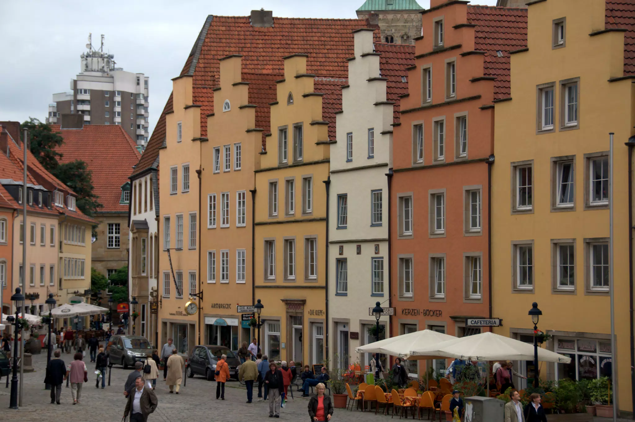 Busy Marketplace from Rathaus