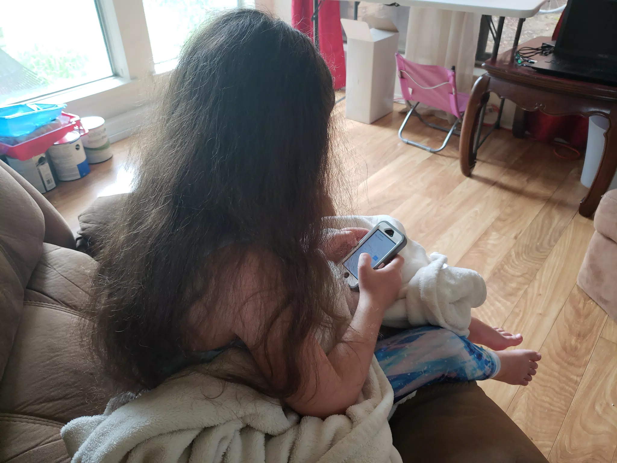 Liesl Doing DuoLingo