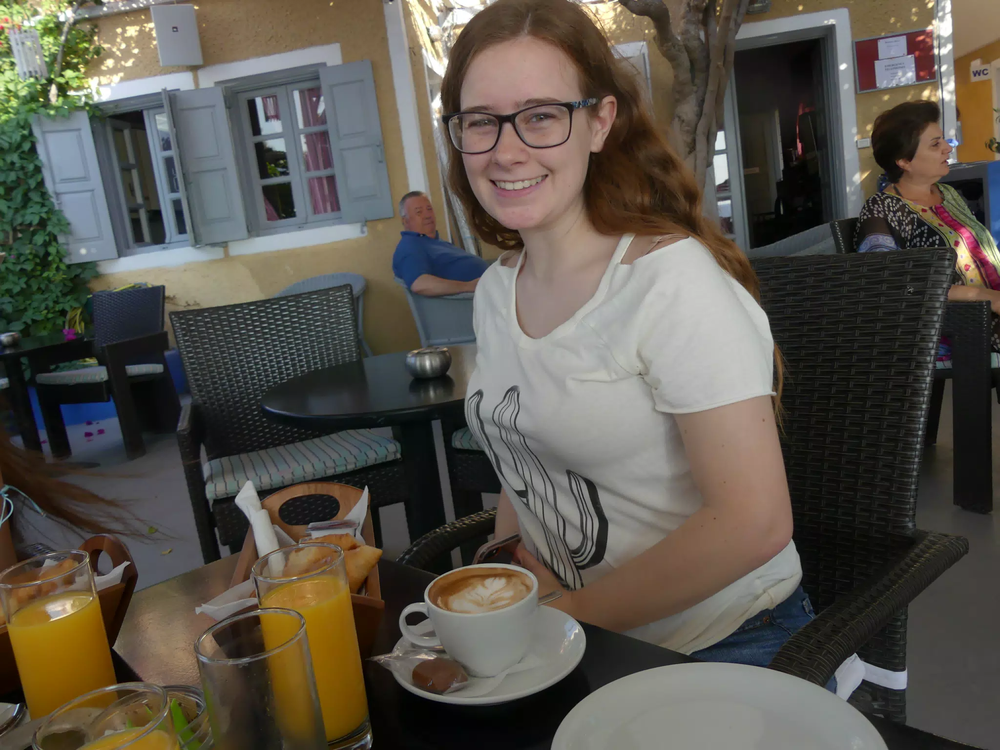 Madeline's Coffee in Kamari