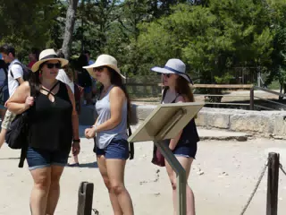 Dominica, Emily & Madeline in Knossos