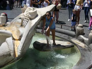 Emily Cooling Down in the Spanish Steps Fountain