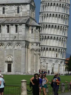 Dominica, Madeline and Emily at the Leaning Tower of Pisa