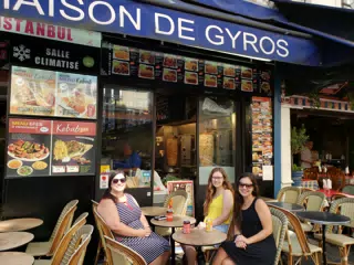 Getting Greek Food in Paris at Pasion de Gyros