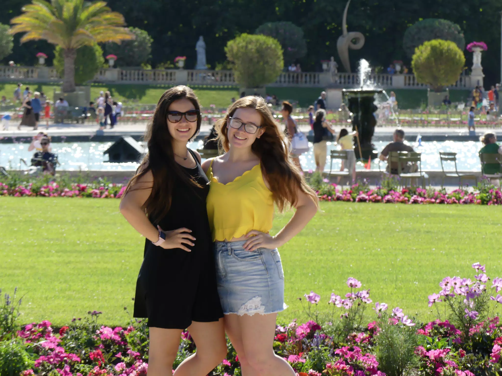 Grice GIrls in Park in Paris