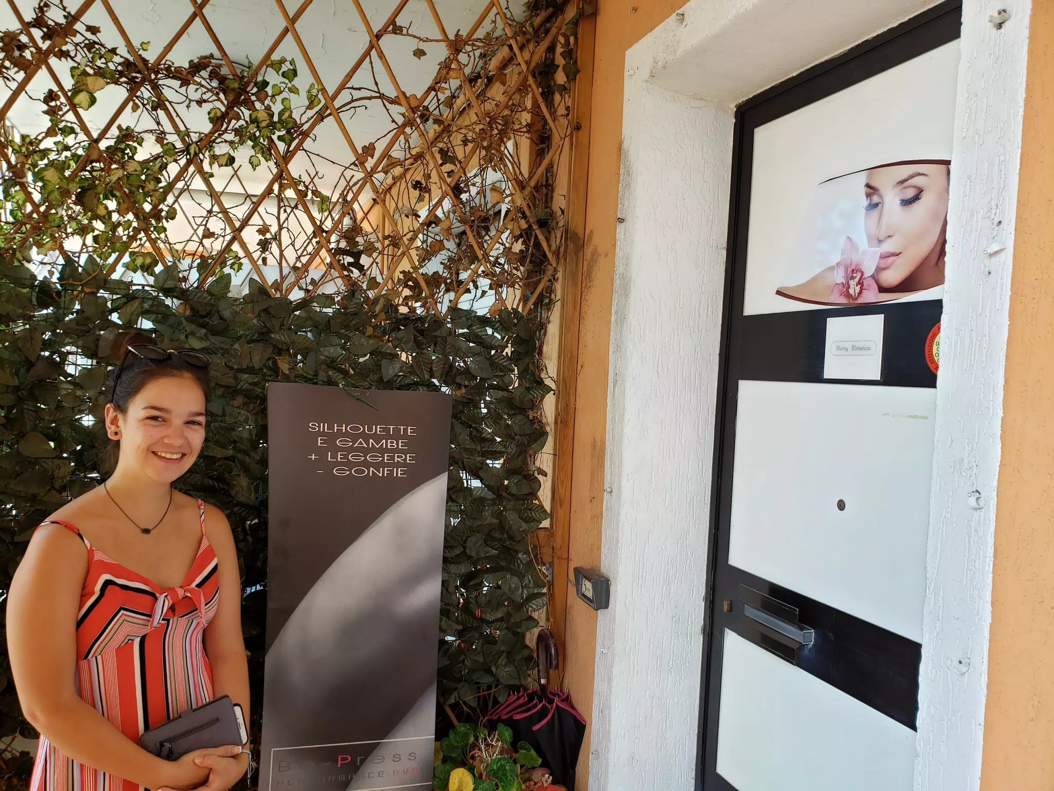 Emily Looking for a Nail Salon in Tuscany