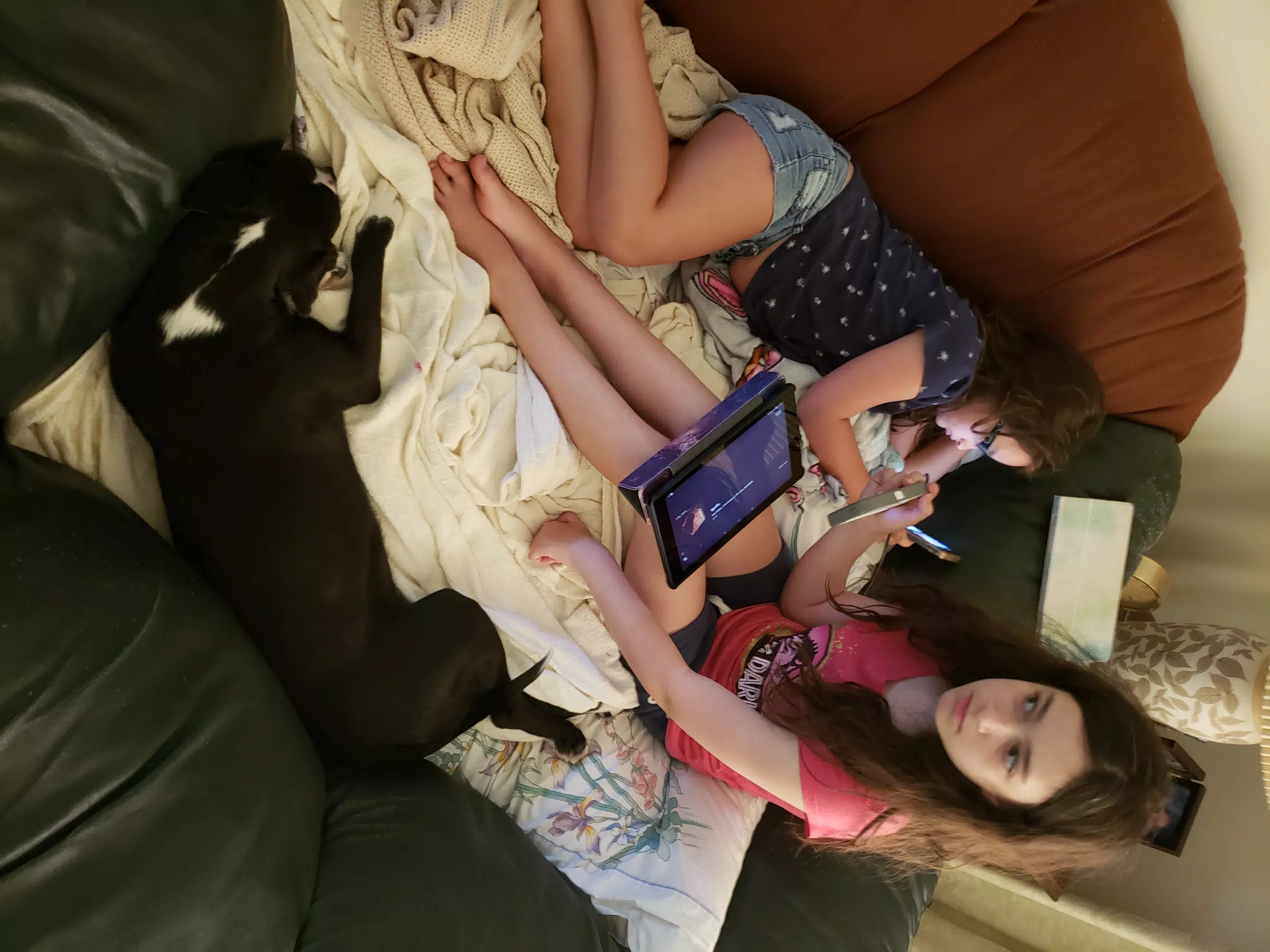 The Girls on the Couch "Nest" with MIa