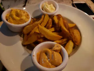 Fries and Dips, Dale Pues