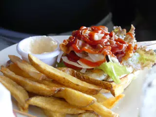 Burger and Fries at Dale Pues