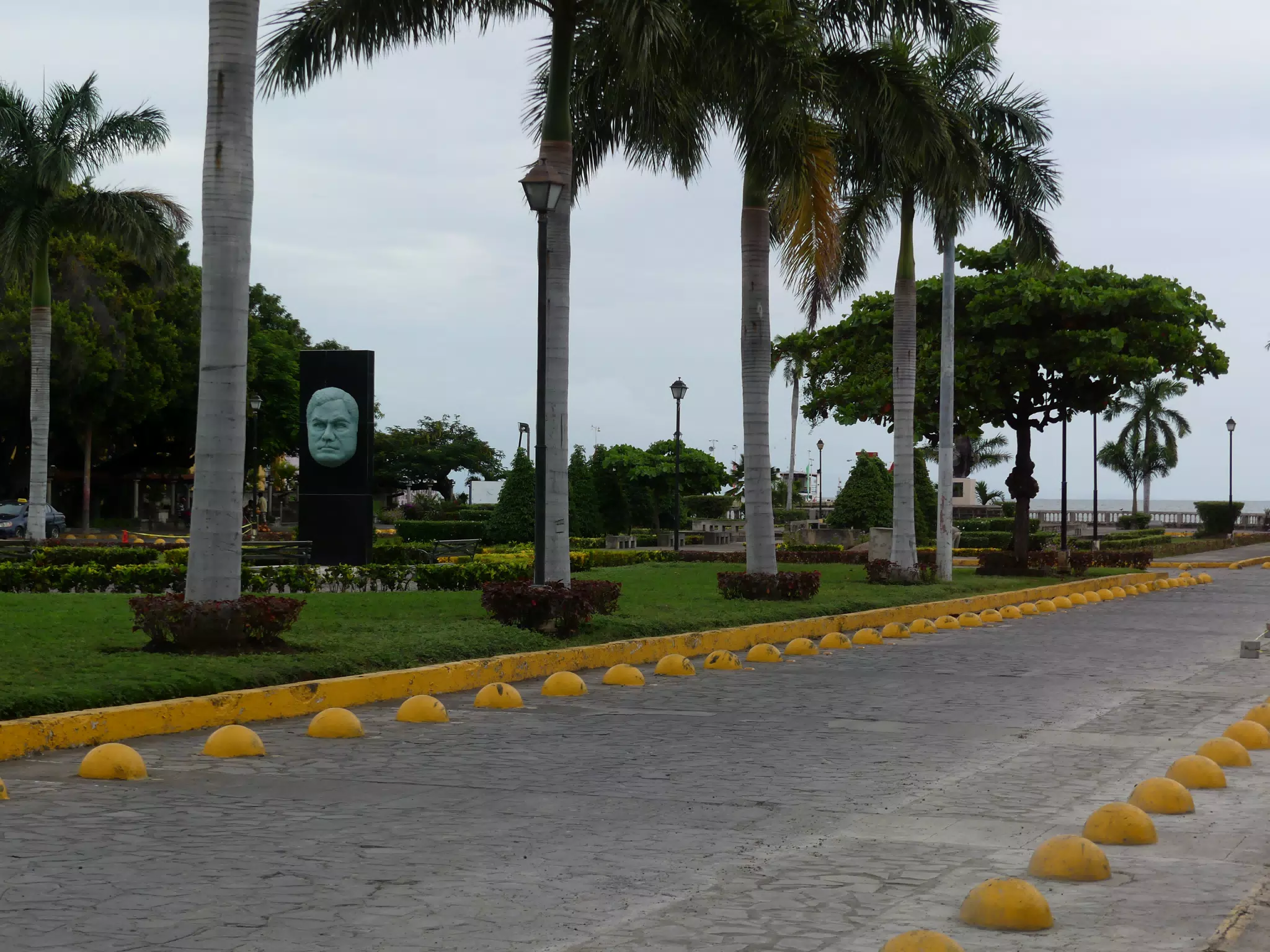Lake Front Boulevard in Granada