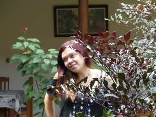 Rachel in Garden in Granada Modeling
