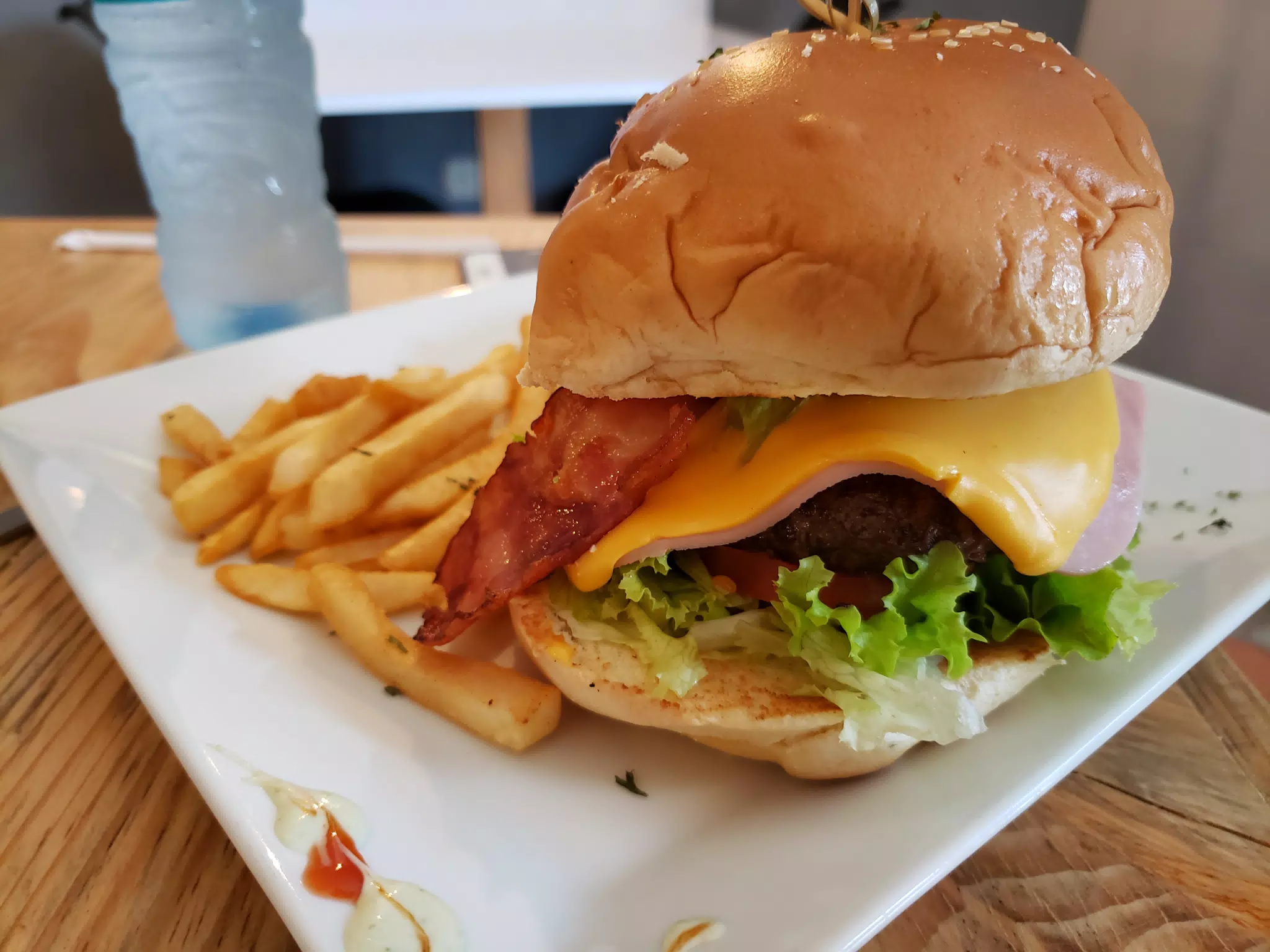 American Burger at Cafe Max & More 1930