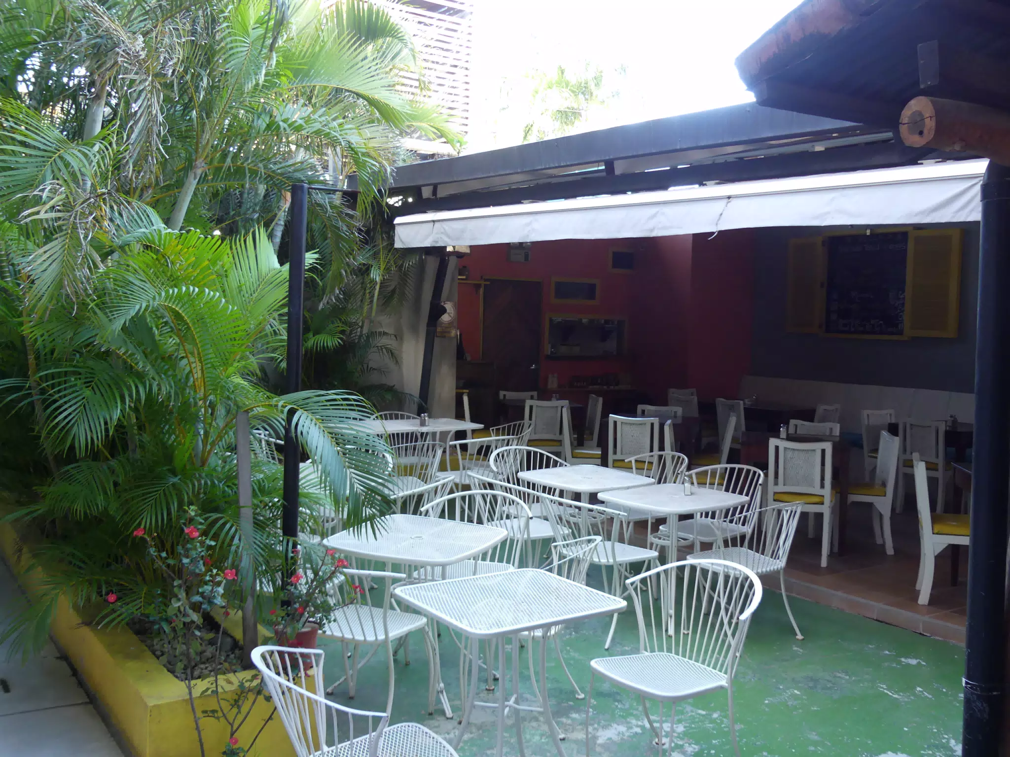El Barrio Cafe Hotel