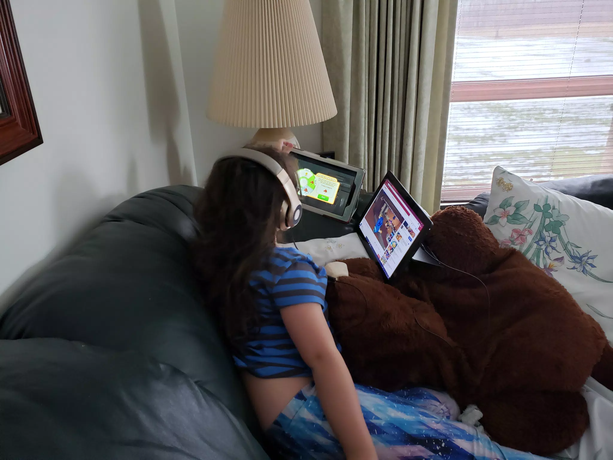 Luciana and Her Devices