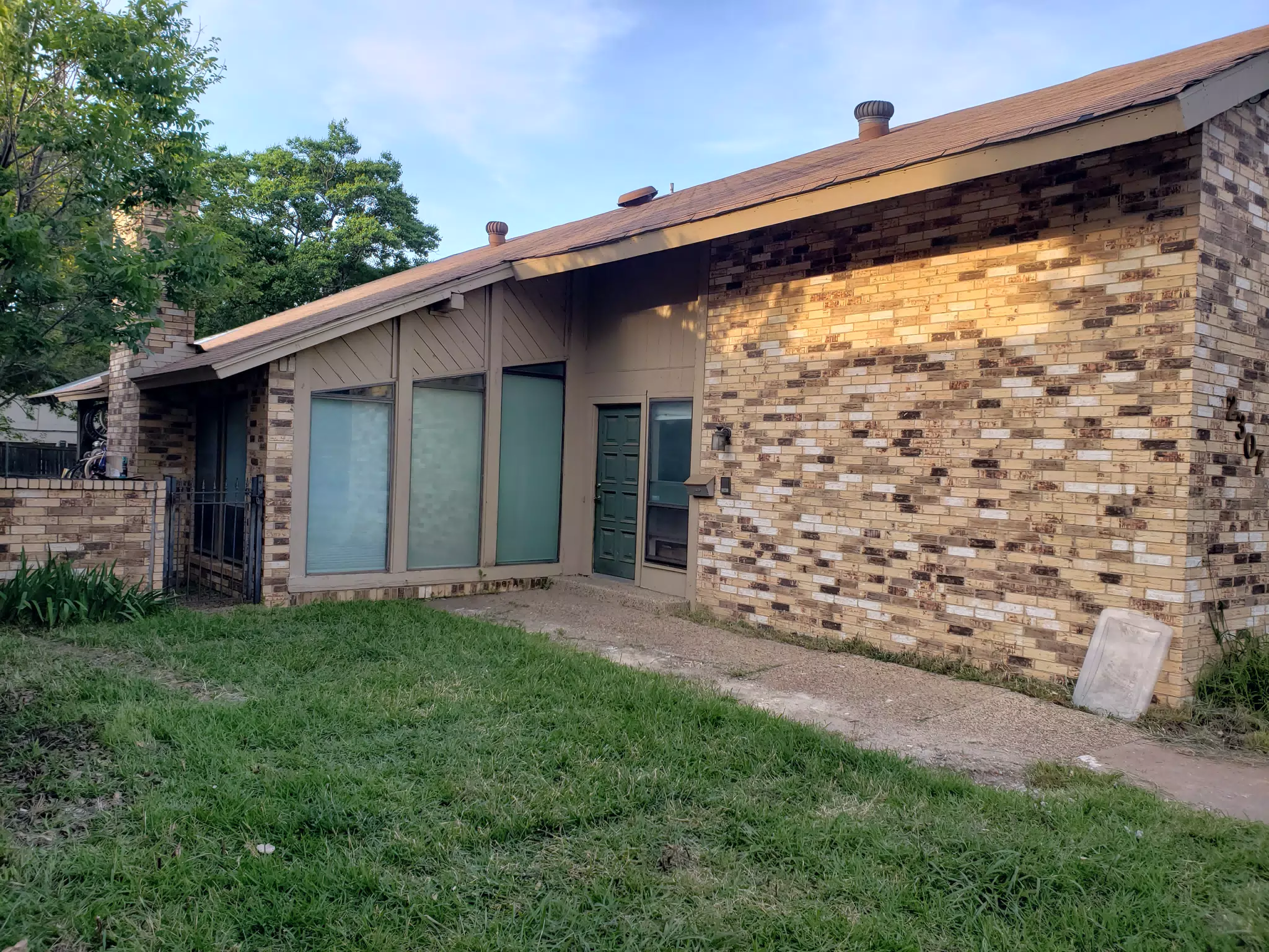 Front of House with No Pillars
