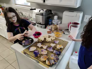 Luciana Decorating Cookies