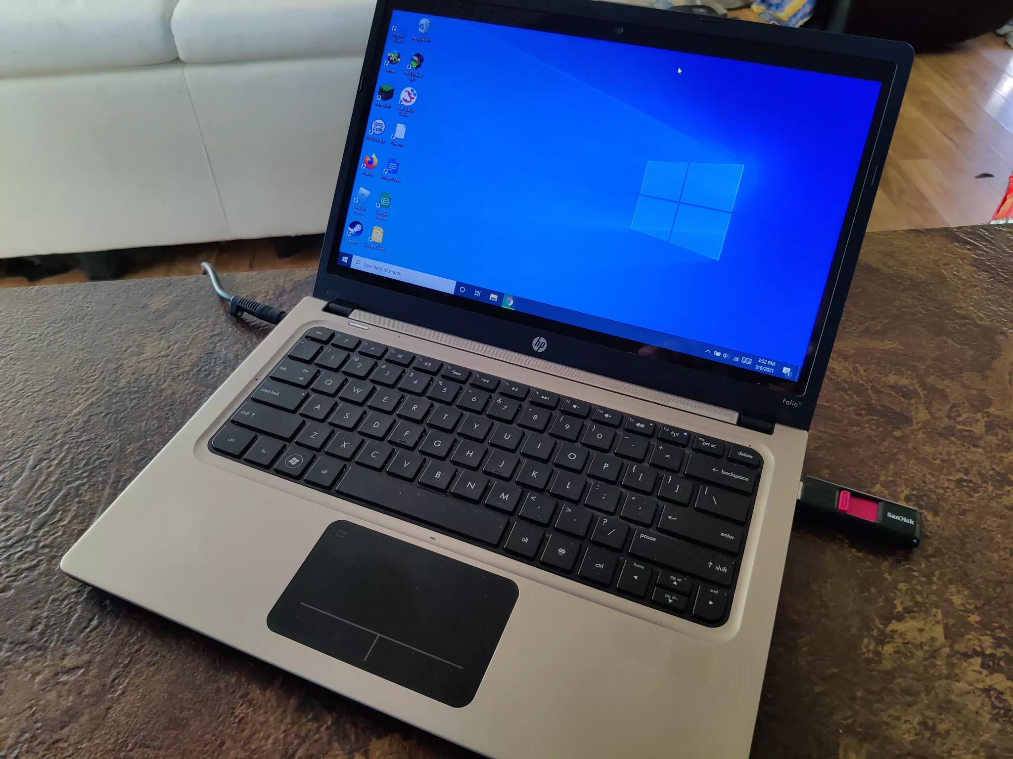HP Folio 13-2000 Laptop