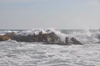 Trapped on Rocks in Las Penitas
