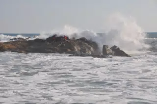 Trapped on Rocks in Las Penitas