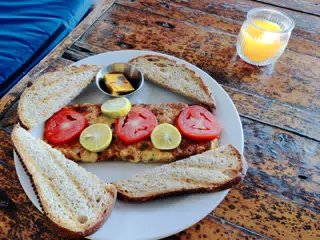 Veggie Omelette with Toast